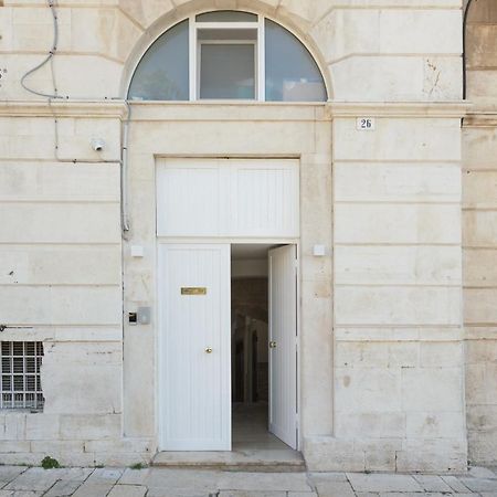 Alibi Suites Suite Museum: Gioiello Con Vista Sul Museo Archeologico Nazionale, Letto E Doccia Con Cromoterapia, Smart Tv, Wifi E A/C روفو دي بوليا المظهر الخارجي الصورة