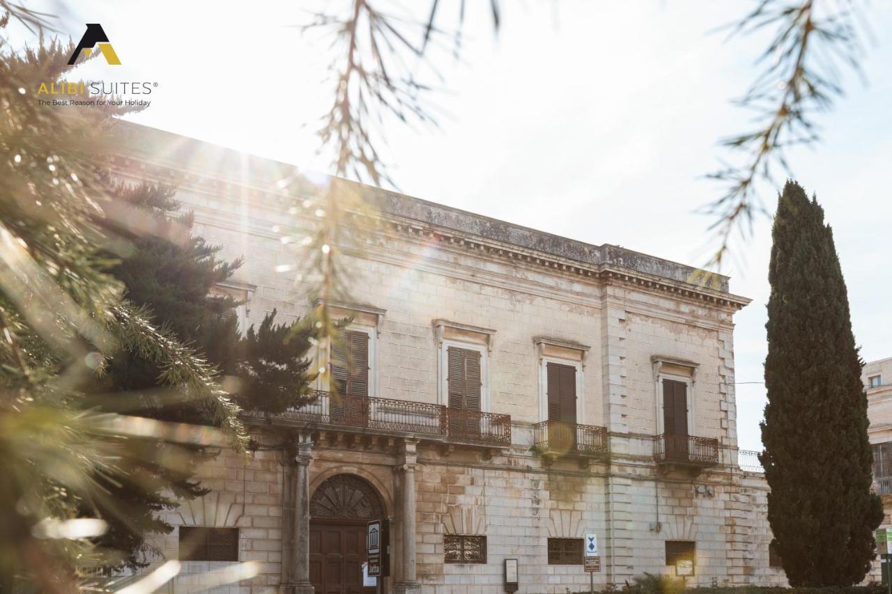Alibi Suites Suite Museum: Gioiello Con Vista Sul Museo Archeologico Nazionale, Letto E Doccia Con Cromoterapia, Smart Tv, Wifi E A/C روفو دي بوليا المظهر الخارجي الصورة