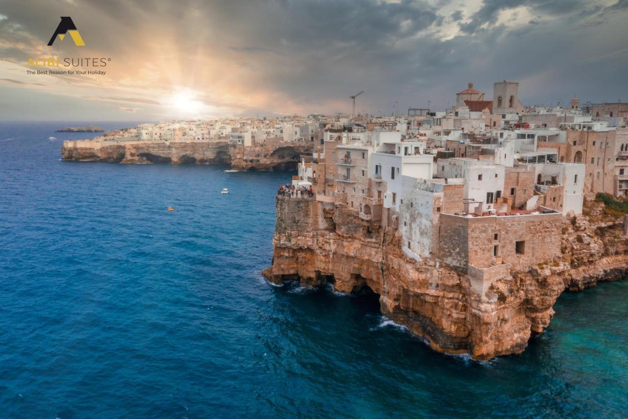 Alibi Suites Suite Museum: Gioiello Con Vista Sul Museo Archeologico Nazionale, Letto E Doccia Con Cromoterapia, Smart Tv, Wifi E A/C روفو دي بوليا المظهر الخارجي الصورة