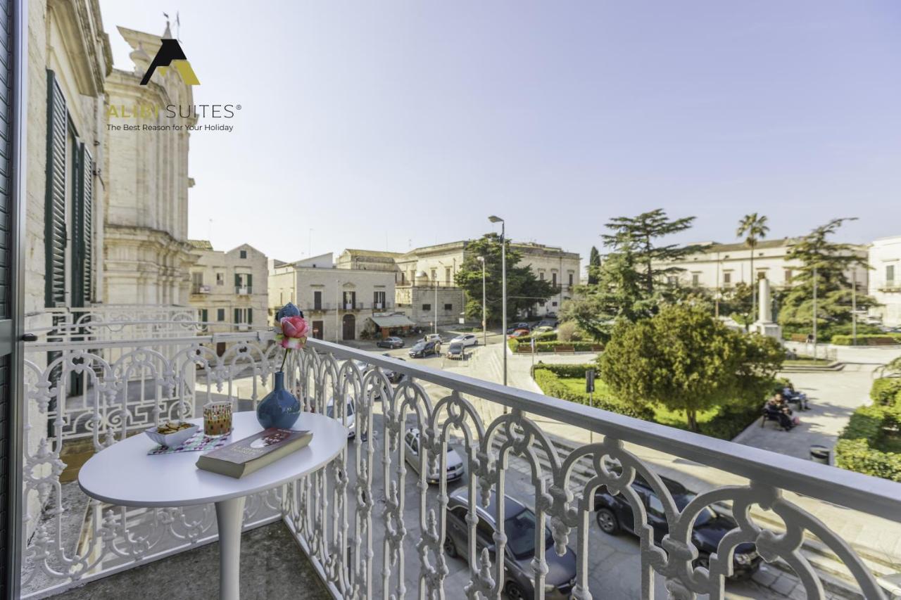 Alibi Suites Suite Museum: Gioiello Con Vista Sul Museo Archeologico Nazionale, Letto E Doccia Con Cromoterapia, Smart Tv, Wifi E A/C روفو دي بوليا المظهر الخارجي الصورة